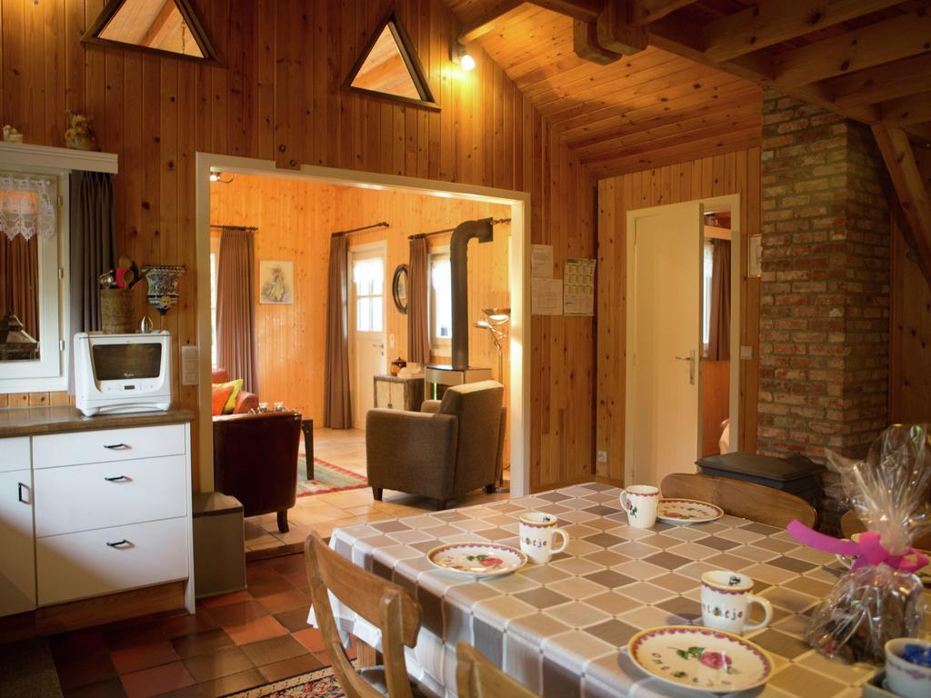 Luxurious Chalet In Oud Turnhout With Large Garden Villa Oud-Turnhout Exterior photo