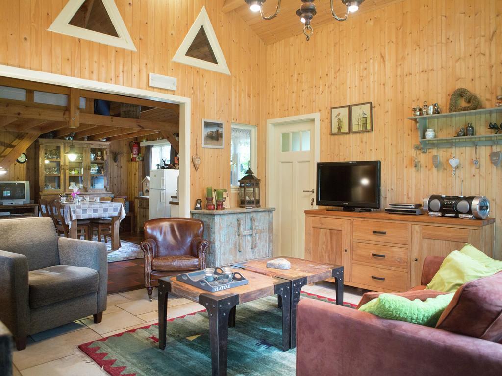 Luxurious Chalet In Oud Turnhout With Large Garden Villa Oud-Turnhout Exterior photo